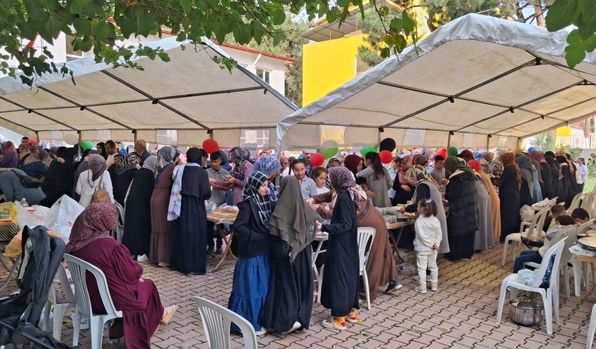 Bahçe ilçesinde Gazze yararına kermes organize edildi