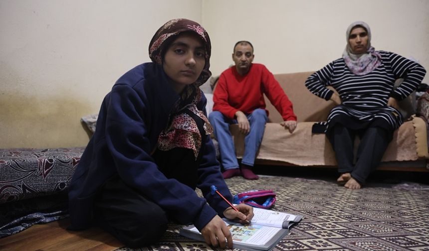 Hatay’da Yoksulluğun Ortasında Bir Hayal: Meryem’in Mavi Oda Özlemi