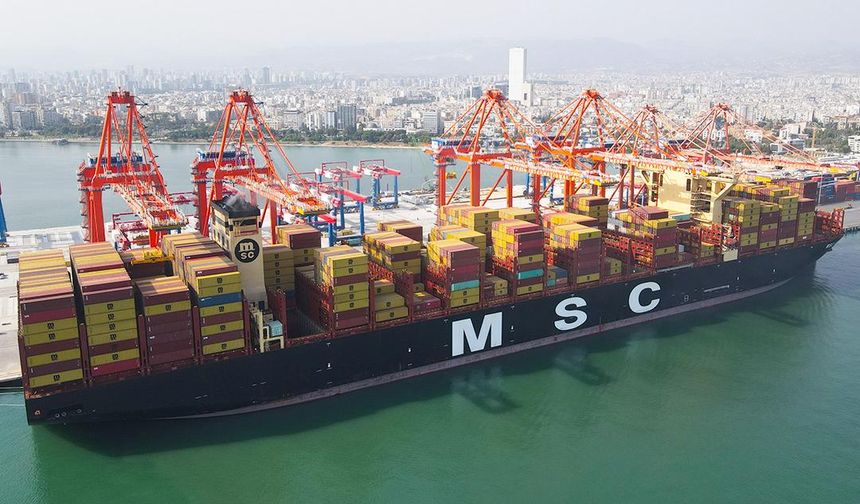 Kapasitesi artırılan Mersin Limanı'nın yeni terminaline 400 metrelik konteyner gemisi yanaştı