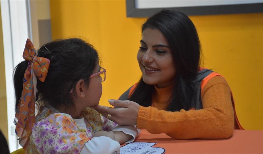 Lösemiyi yenip farkındalık çalışmalarına katılan genç kadın hastalara 'umut' oluyor