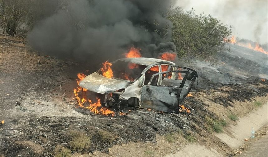 Mersin'de otomobilde çıkıp otluk alana sıçrayan yangın söndürüldü