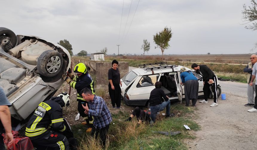 Osmaniye'de iki otomobilin çarpıştığı kazada 4 kişi yaralandı
