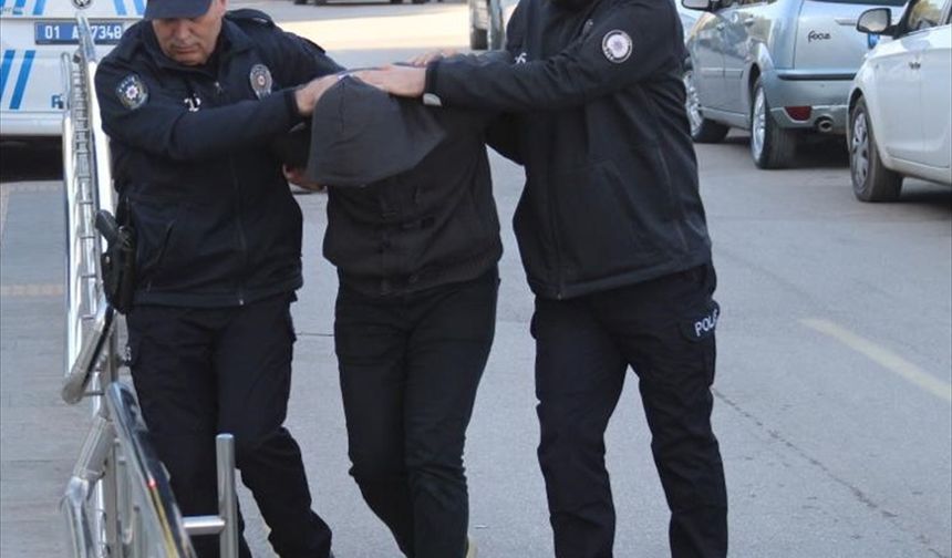 Adana'da otobüs şoförü motosiklet sürücüsü kadını darbettiği iddiasıyla gözaltına alındı