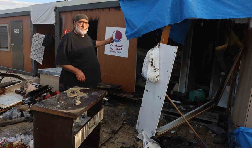 Depremzede yaşlı çiftin yaşadığı konteyner yanarak küle döndü