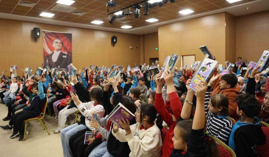 Dijital bağımlılık ve akran zorbalığına karşı kitaplı mücadele