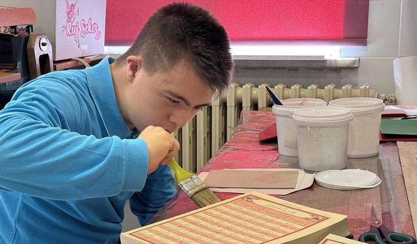 Down sendromlu Harun Efe, yetenekleriyle öğretmenlerinin gururu oldu