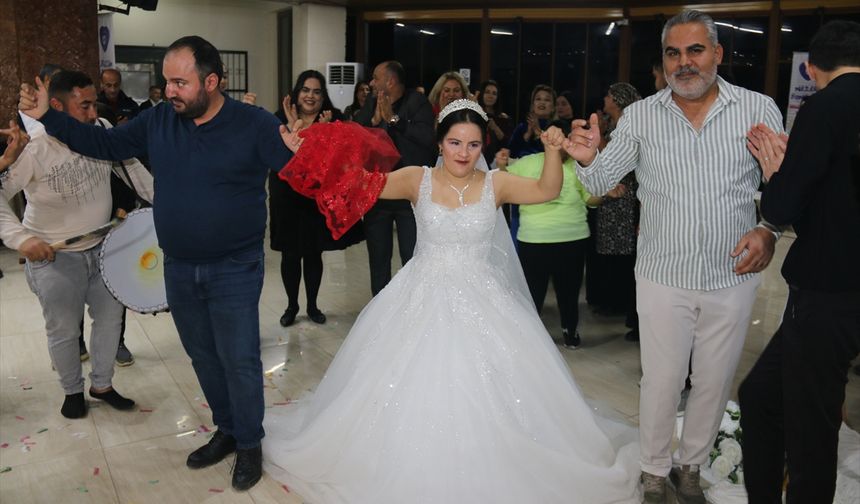 Hatay’da Down Sendromlu  Ezgi’nin Gelinlik Hayali Gerçek Oldu!
