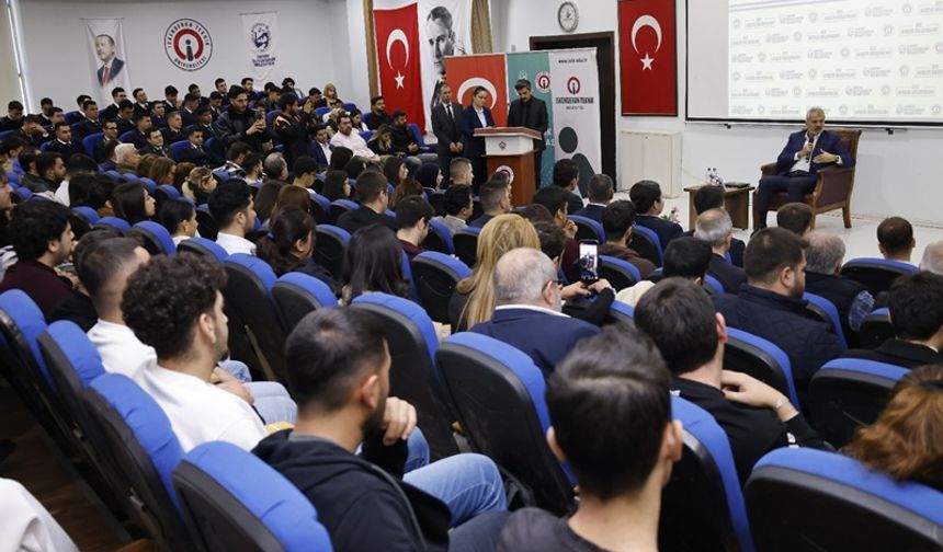 “Hatay’da Gençlik Gündemi: Başkan Öntürk’ten Kütüphane, Ulaşım ve Konut Sözü”