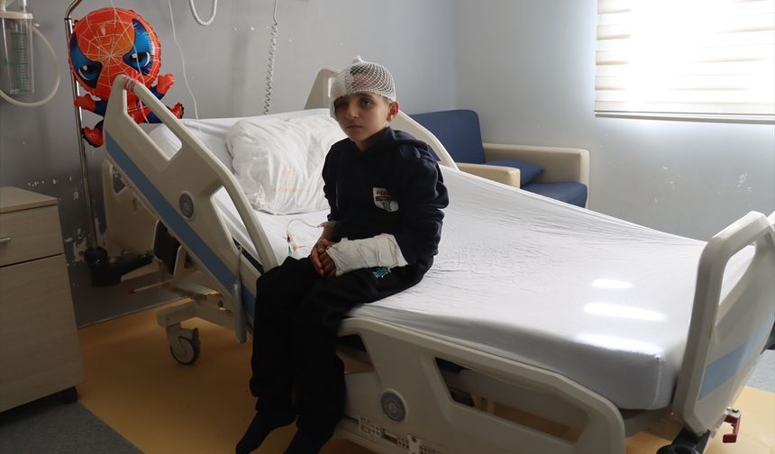 Hatay'da toprağa gömülü halde bulunan 10 yaşındaki çocuğun tedavisi sürüyor