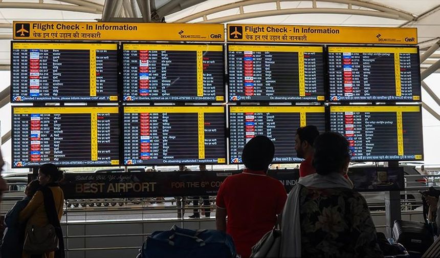 Hindistan'ın en büyük hava yolu şirketi IndiGo'nun iptal ettiği sefer sayısı 1000'i aştı