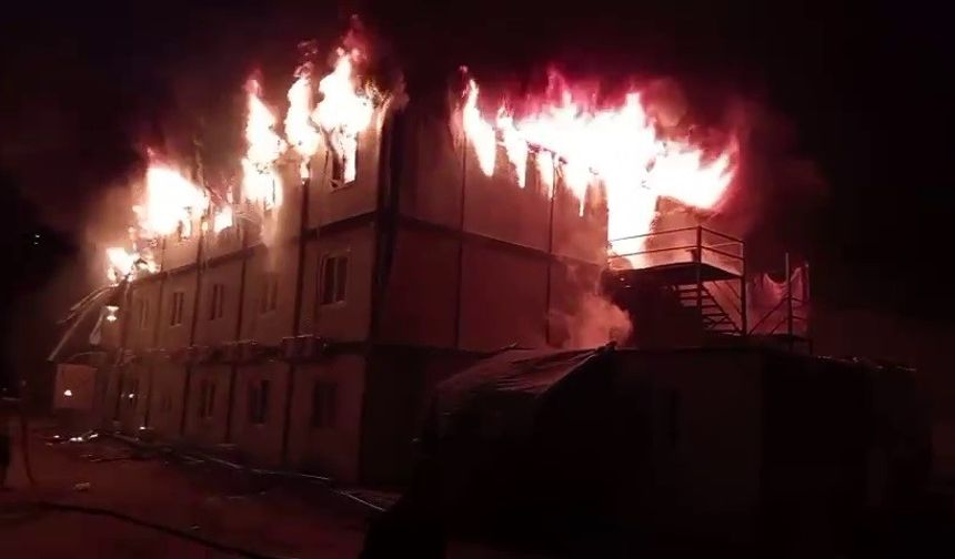 İşçilerin kaldığı konteyner alevlere teslim oldu