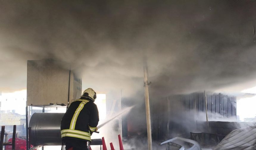 Kırıkhan’da evin çatı katı alevlere teslim oldu