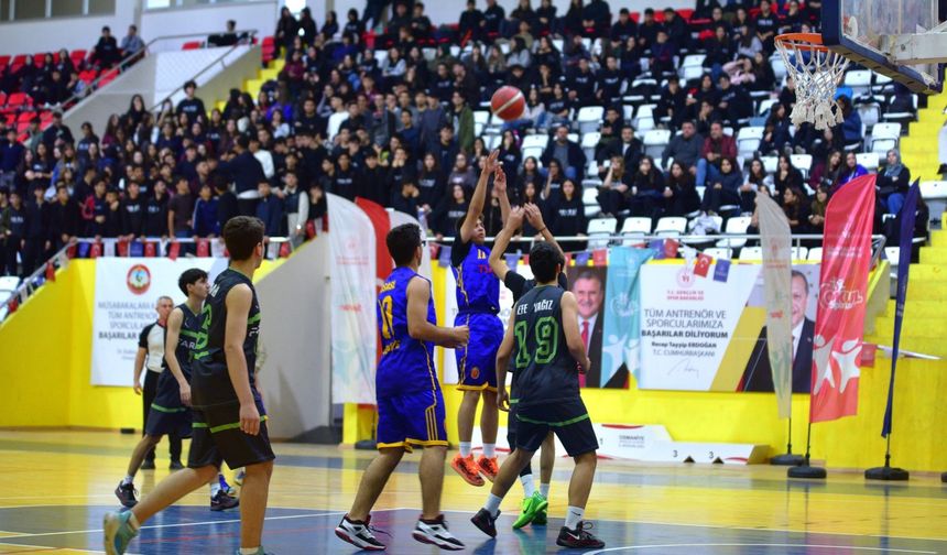 Osmaniye'de Genç Erkekler Basketbol İl Birinciliği müsabakaları yapıldı