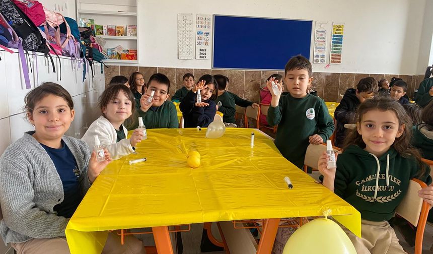 Osmaniye'de ilkokul öğrencileri limon kolonyası yaptı