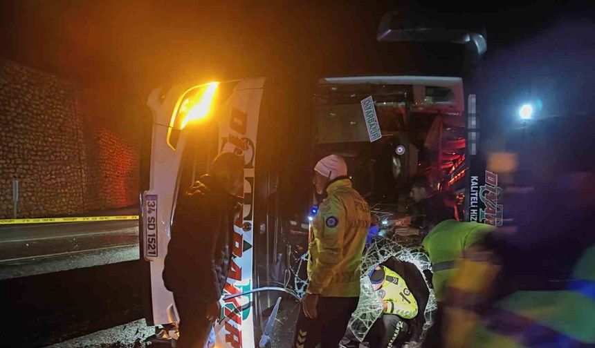 Osmaniye’de yolcu otobüsü devrildi: 3 yaralı