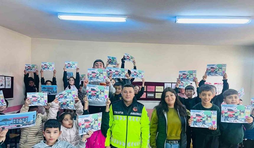 Pozantı’da ilkokul öğrencilerine trafik eğitimi