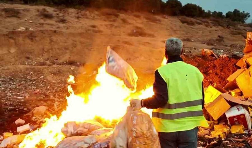Tarihi geçmiş ürünlerle çocukları zehirleyeceklerdi: 2 ton cips, şekerleme ve çikolata imha edildi