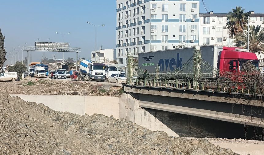 Antakya Ve Defne’de Trafik Kilitlendi: Vatandaş İki Hafta Boyunca Ne Yapacak?