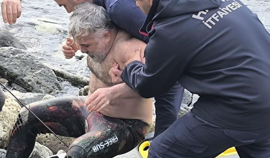 Zıpkın bacağına saplandı, ayağında zıpkınla hastaneye götürüldü