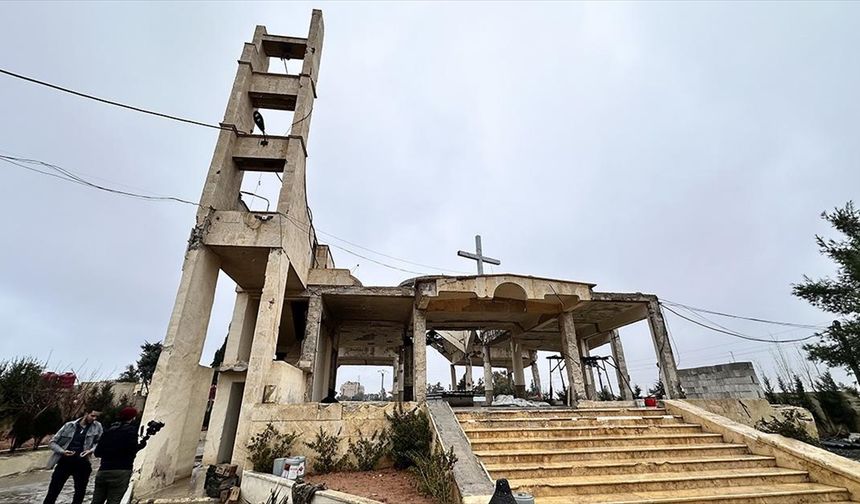 AA, Suriye'nin Tabka kentinde YPG/SDG'nin dron atölyesine çevirip tünellere bağladığı kiliseyi görüntüledi