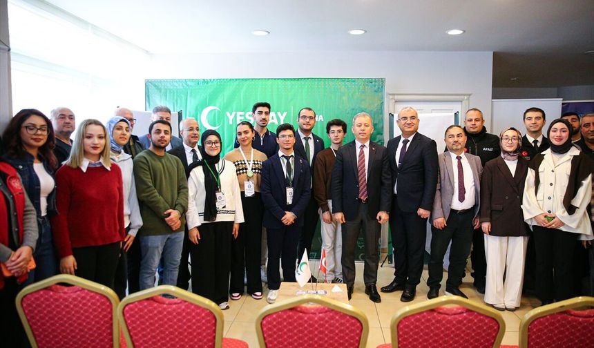 Adana'da Yeşilayın öncülüğündeki 'Bağımsız Genç Fikirler' projesi tanıtıldı