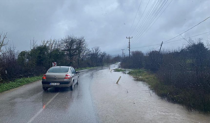 Çanakkale'de yoğun sağanak etkili oldu