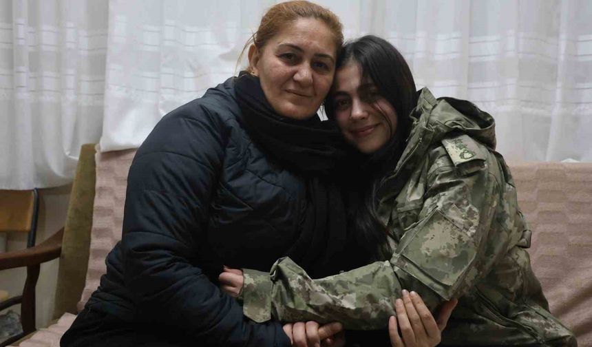 Hatay’da Enkazdan Çıkan Kurtarıcı Askerin Montu 3 Yıldır Emanet !