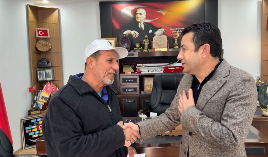 Engelli vatandaşın kaybettiği parayı bulan belediye personeli ödüllendirildi