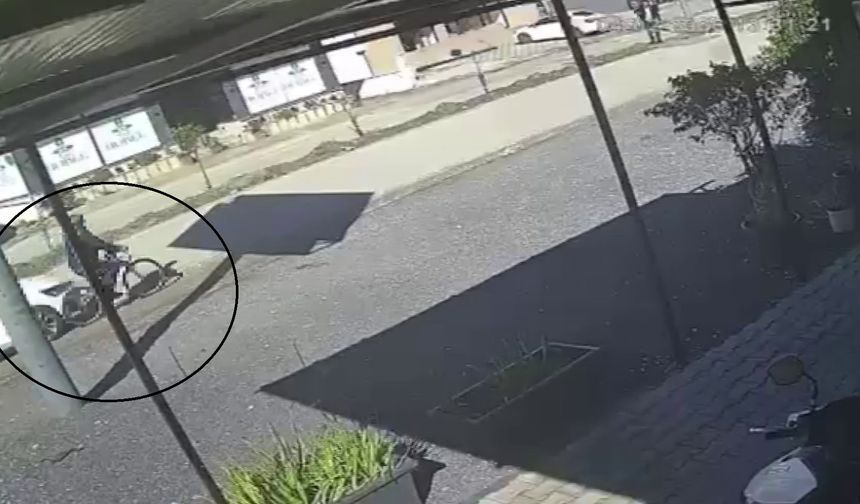 Otomobilin Çarptığı Bisikletli Hayatını Kaybetti: Kaza Anı Kamerada