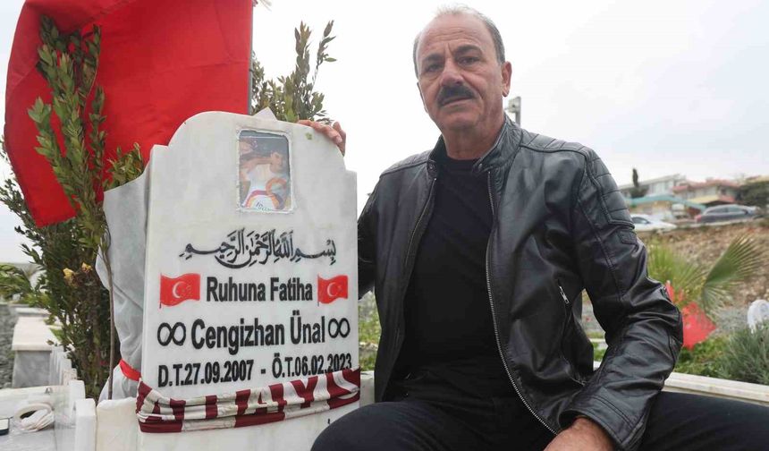 Asrın felaketinin 3'üncü yıl dönümünde deprem mezarlığında hüzünlendiren ziyaret