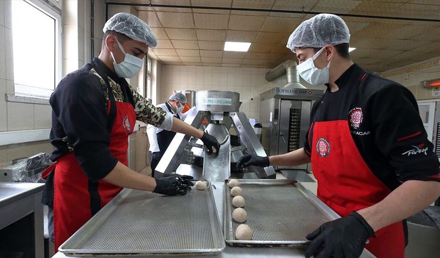 Çorum'da tam buğday tüketimi meslek lisesi öğrencilerinin ürettiği ekmeklerle yaygınlaşıyor
