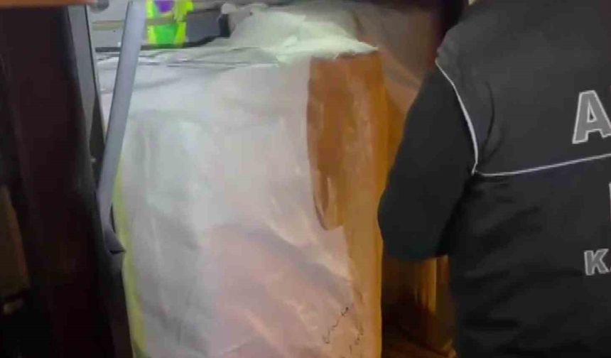 Çuvaldan 14 bin paket kaçak sigara çıktı