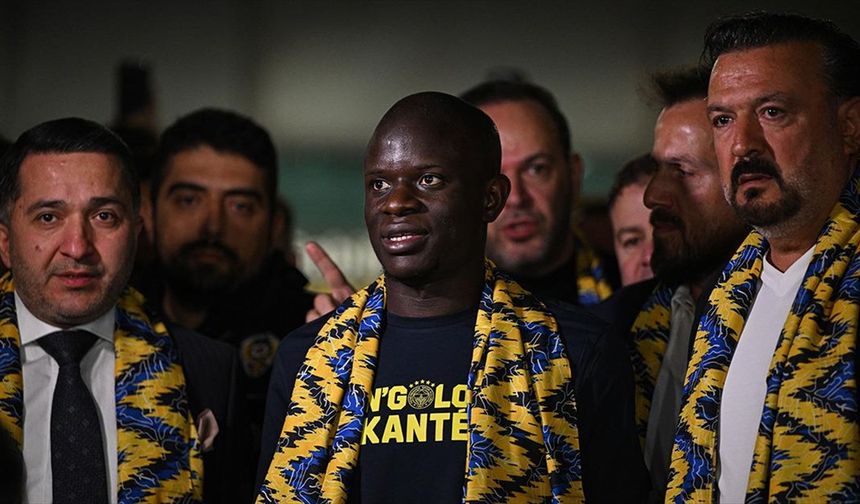 Fenerbahçe'nin yeni transferi N'Golo Kante, İstanbul'da