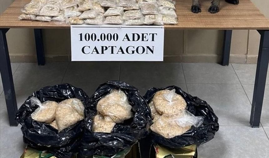 Hatay'da zeytinyağı tenekelerine gizlenmiş 100 bin uyuşturucu hap ele geçirildi