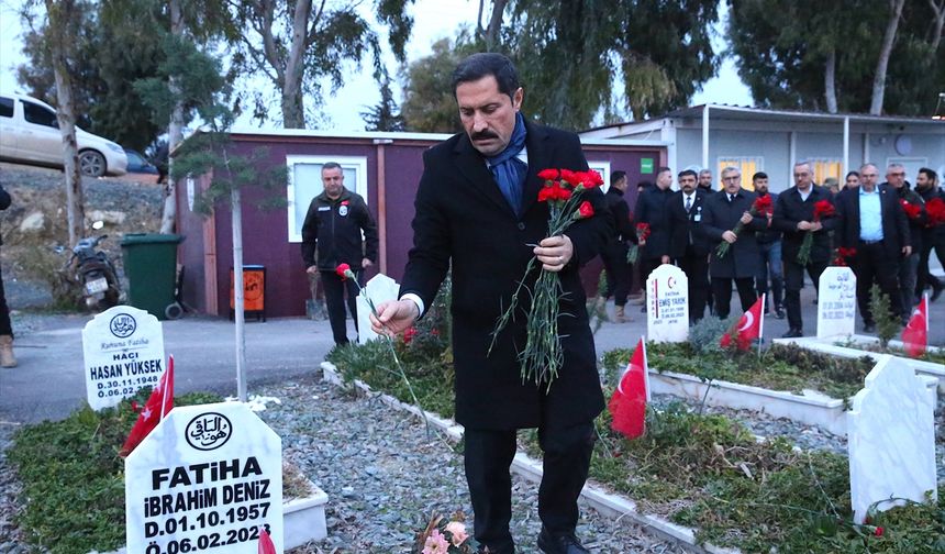 Hatay'da depremlerin yıl dönümünde mezarlık ziyaretinde bulunuldu
