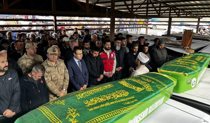 Hatay’da Yürek Yakan Veda: İki Küçük Kardeş Yan Yana Defnedildi