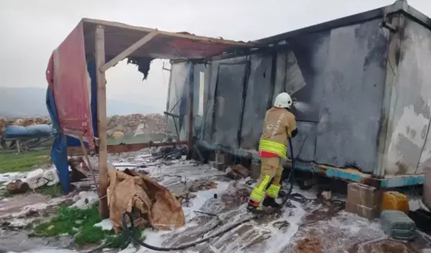 Reyhanlı'da Konteyner Yangını Panik Yarattı