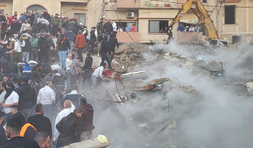 Lübnan'ın kuzeyindeki Trablusşam'da eski bir binanın çökmesi sonucu 6 kişi hayatını kaybetti