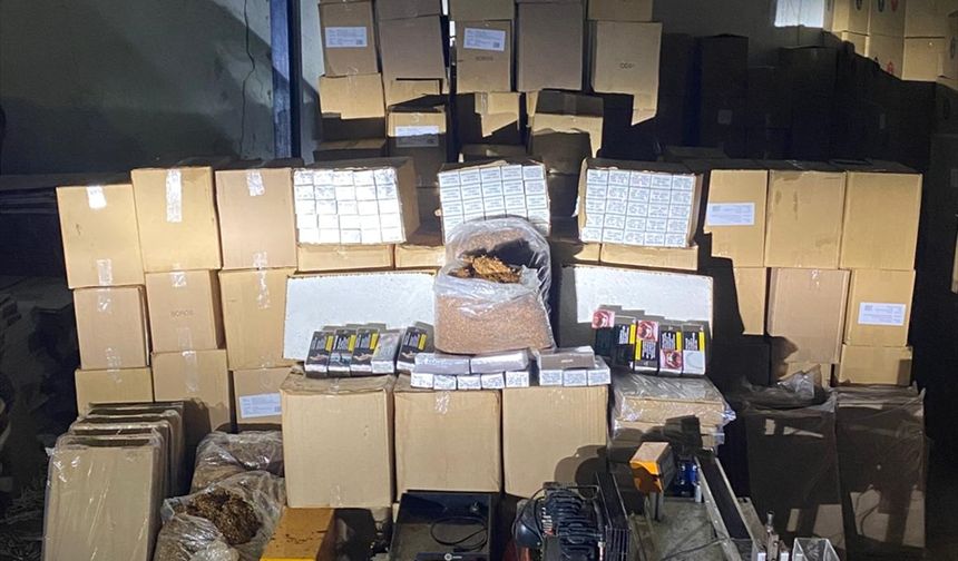 Mersin'de kaçak 2 milyon 10 bin makaron ve 227 kilogram nargile tütünü ele geçirildi