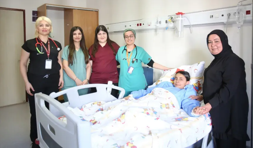 Hatay'da Deprem Sonrası Saç Yeme Travması Yaşayan Çocuk Ameliyat Oldu