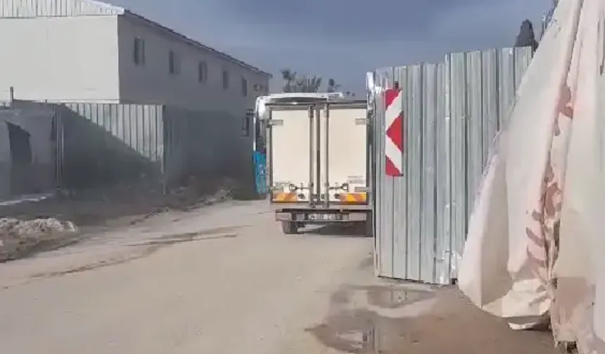 Antakya Saray Caddesi'nde Trafik Krizi Aşılamıyor!