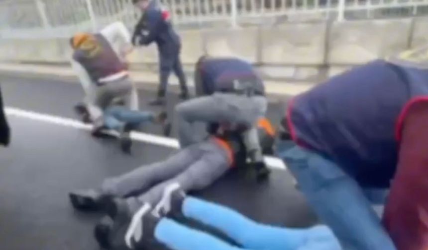 Silahla tehdit edilerek evine girilen kadının ellerini bağlayıp yüz tanıma sistemiyle hesabından 18 bin euro çektiler