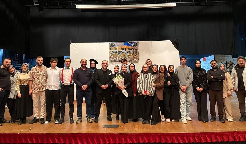 Sultanbeyli Tiyatro Akademisi, ilk oyunu 'Bizim Evin Hikayesi' ile turnelere başladı