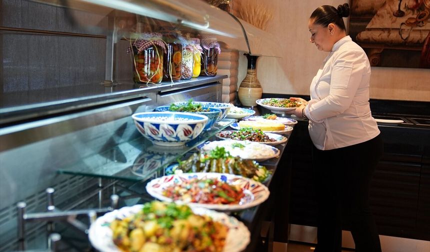 Depremzede Şef, Hatay’ın Sofrasını İzmir’de Yaşatıyor