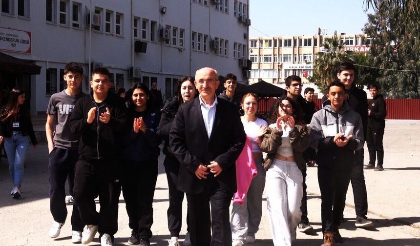 Hatay’da Eğitime Adanan 40 Yıl Alkışlarla Son Buldu