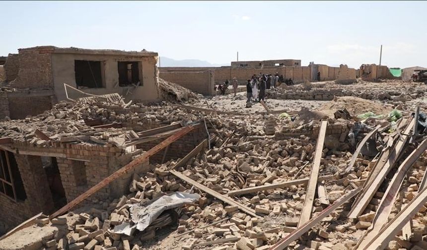 Afganistan Pakistan'ın ateşkesi ihlal ettiği iddiasında bulunurken Pakistan iddiayı reddetti