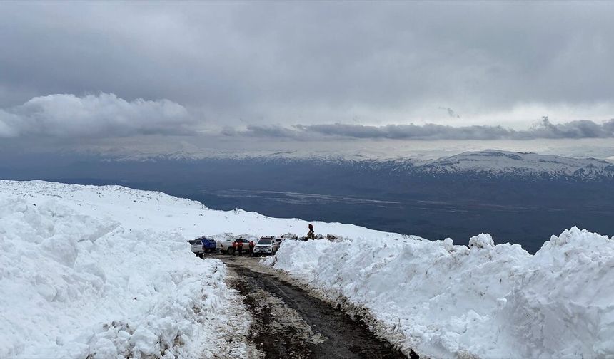 Ağrı Dağı'nda Haber Alınamayan Dağcı İçin Arama Çalışması Sürüyor