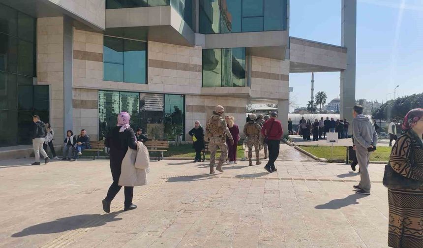 Antalya Kepez Kaymakamlığında silah sesleri duyuldu