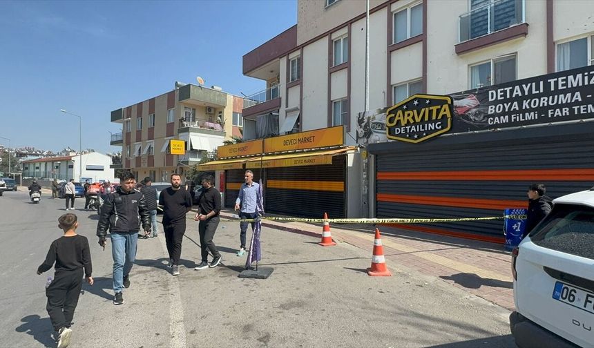 Antalya'da iki esnaf arasında çıkan silahlı kavgada 1 kişi öldü, 2 kişi yaralandı