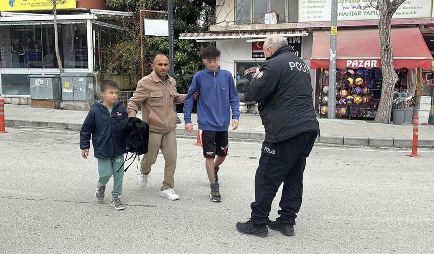 Burdur'da 2 genç tanımadığı bir kişi tarafından bıçaklandı